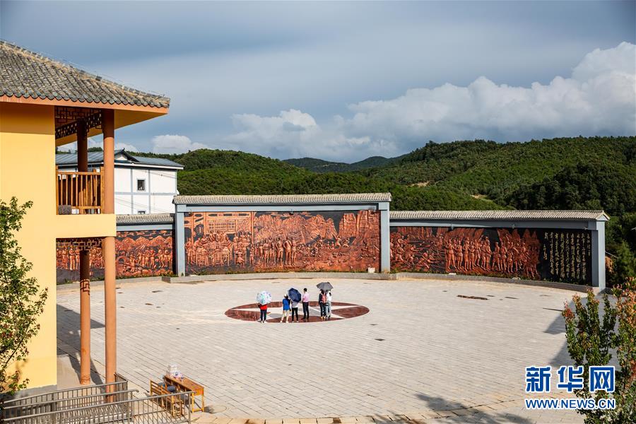 （新華全媒頭條·壯麗70年·奮斗新時(shí)代——記者再走長(zhǎng)征路·圖文互動(dòng)）（2）前進(jìn)，向著光明的方向——尋訪金沙江畔紅色印記