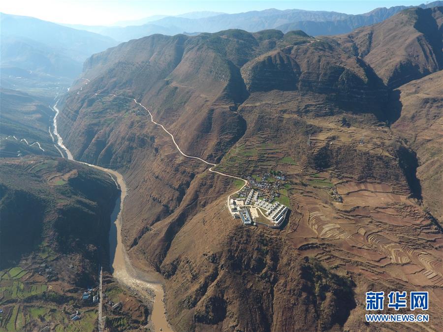 （壯麗70年·奮斗新時(shí)代——共和國發(fā)展成就巡禮·圖文互動(dòng)）（10）治蜀往事激越 興川今朝豪邁——新中國成立70年四川發(fā)展巡禮