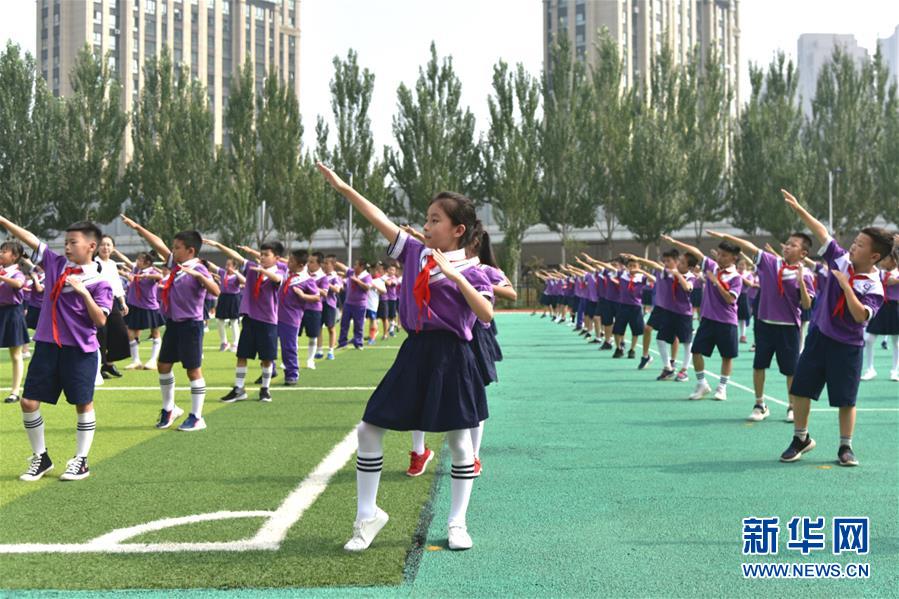 （體育·圖文互動）（1）（在習(xí)近平新時(shí)代中國特色社會主義思想指引下——新時(shí)代新作為新篇章·總書記關(guān)心的百姓身邊事）奔跑吧，少年！——體育讓孩子們插上強(qiáng)壯的翅膀（配本社同題文字稿）