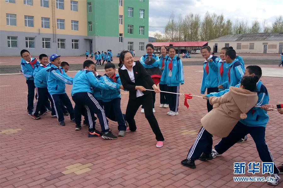（不忘初心、牢記使命·圖文互動(dòng)）（3）鄉(xiāng)村教師袁艷敏：點(diǎn)亮山區(qū)孩子的夢(mèng)
