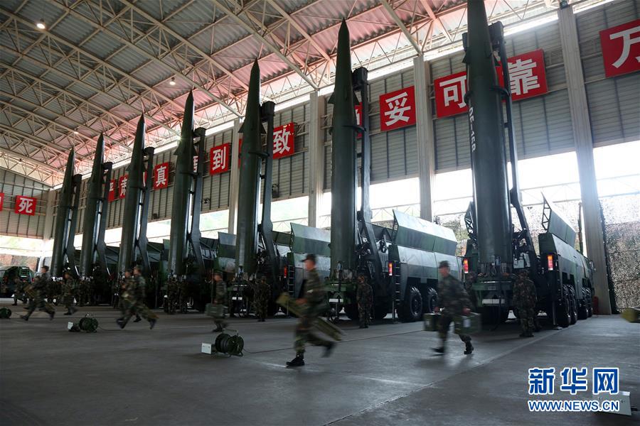 （新華全媒頭條·圖文互動）（11）沿著中國特色強軍之路闊步前進——黨中央、中央軍委領(lǐng)導(dǎo)推進國防和軍隊建設(shè)70年紀(jì)實