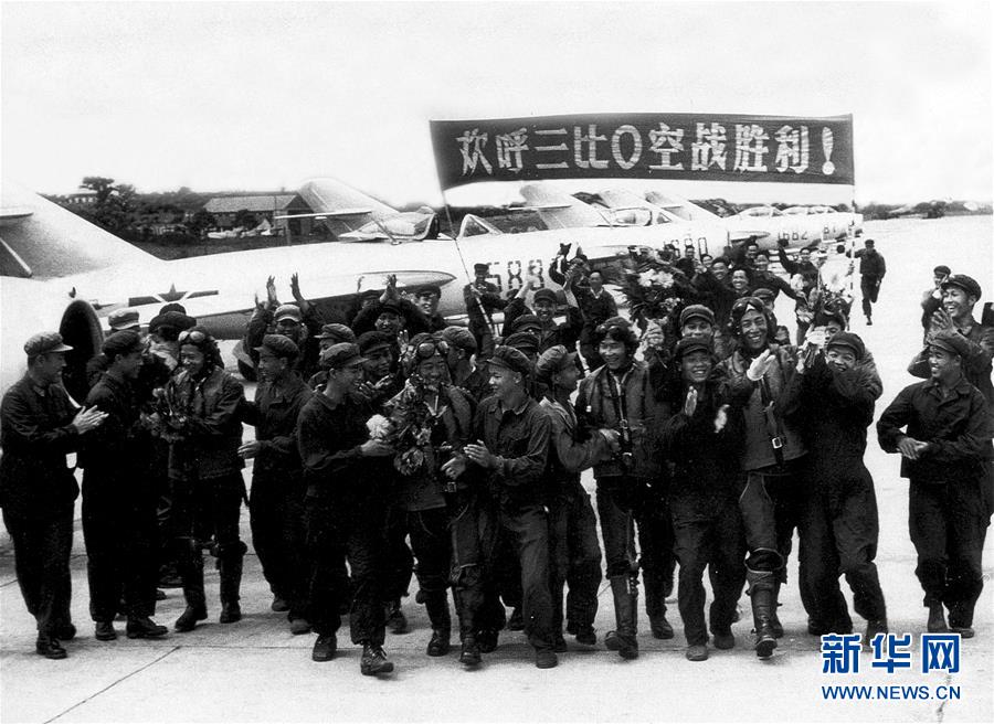 （新華全媒頭條·人民空軍70年·圖文互動）（4）陽光照耀奮飛的航程——黨中央、中央軍委和習主席關心人民空軍建設發(fā)展紀實