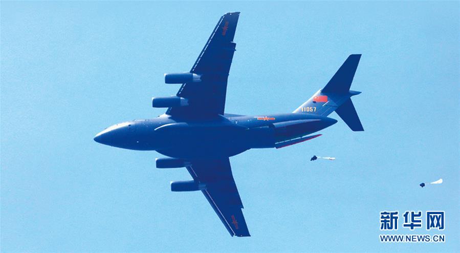 （新華全媒頭條·人民空軍70年·圖文互動）（10）陽光照耀奮飛的航程——黨中央、中央軍委和習主席關心人民空軍建設發(fā)展紀實