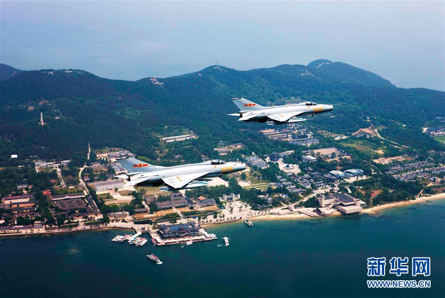 （新華全媒頭條·人民空軍70年·圖文互動）（11）陽光照耀奮飛的航程——黨中央、中央軍委和習主席關心人民空軍建設發(fā)展紀實
