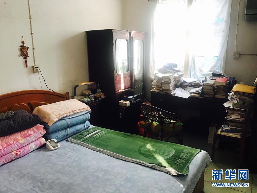 （新華全媒頭條·圖文互動(dòng)）（11）滄海橫流 信仰彌堅(jiān)——記共產(chǎn)黨員、湘潭大學(xué)九旬教授滄南