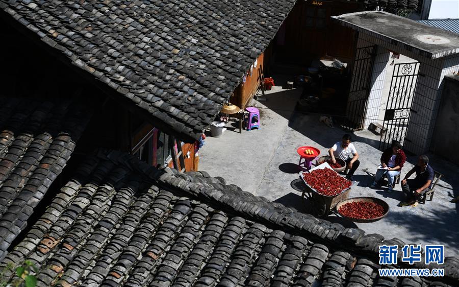 （新華全媒頭條·圖文互動）（3）干部去哪兒了？——貴州干部大規(guī)模下沉脫貧攻堅一線紀(jì)實