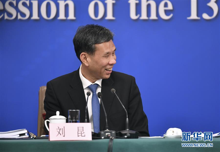 （兩會(huì)·XHDW）（3）財(cái)政部部長(zhǎng)劉昆等就“財(cái)稅改革和財(cái)政工作”答記者問