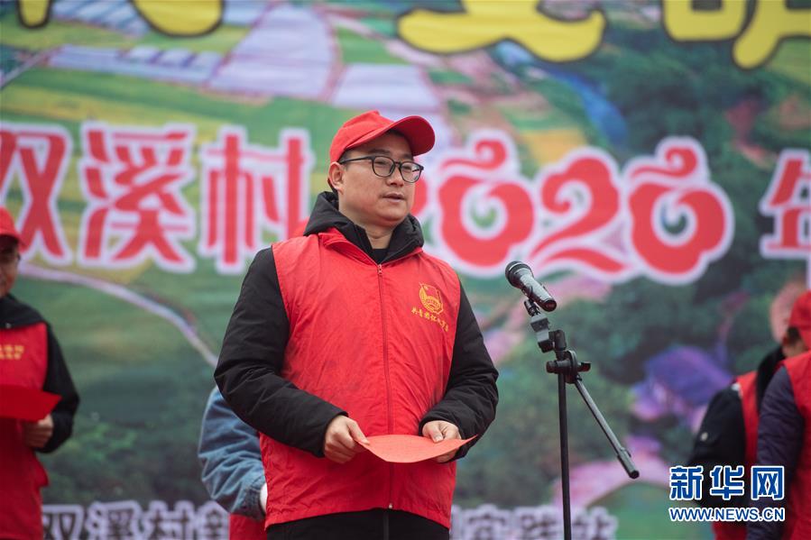 （新春走基層·圖文互動(dòng)）（1）村晚“說(shuō)唱”唱什么？
