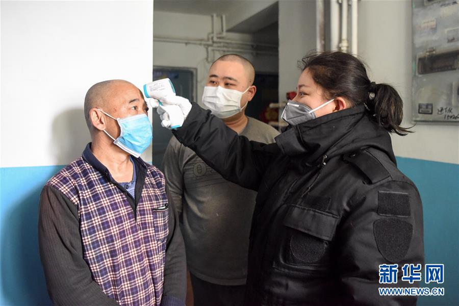 （聚焦疫情防控·圖文互動）（4）“我們多跑跑，居民更安全”——直擊新疆基層社區(qū)疫情防控