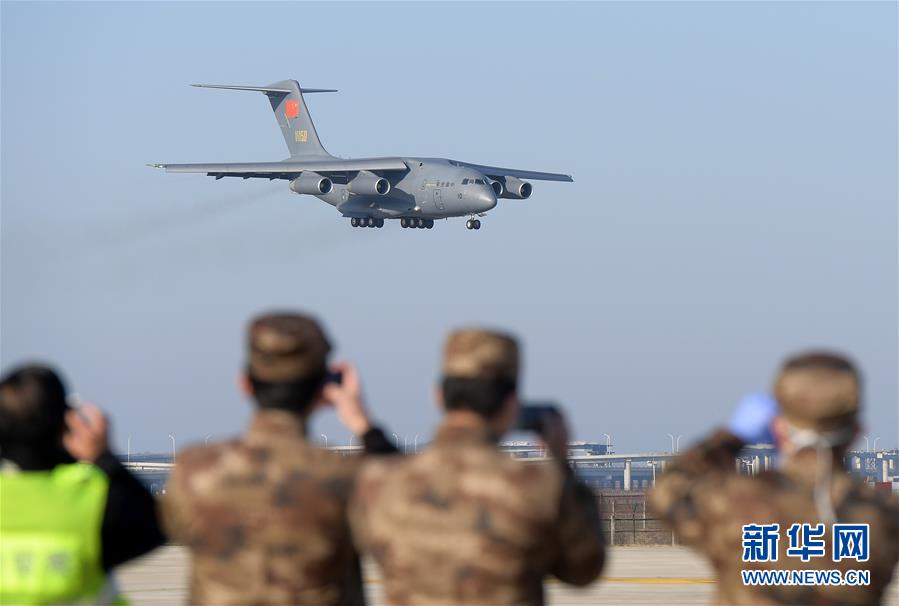 （聚焦疫情防控·圖文互動）（2）空軍第四次向武漢大規(guī)?？者\醫(yī)療隊員和物資