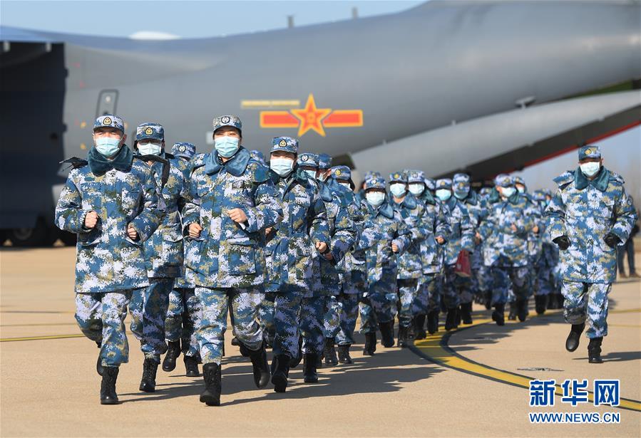 （聚焦疫情防控·圖文互動）（9）空軍第四次向武漢大規(guī)?？者\醫(yī)療隊員和物資
