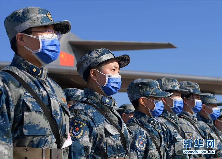 （聚焦疫情防控·圖文互動）（10）空軍第四次向武漢大規(guī)?？者\醫(yī)療隊員和物資