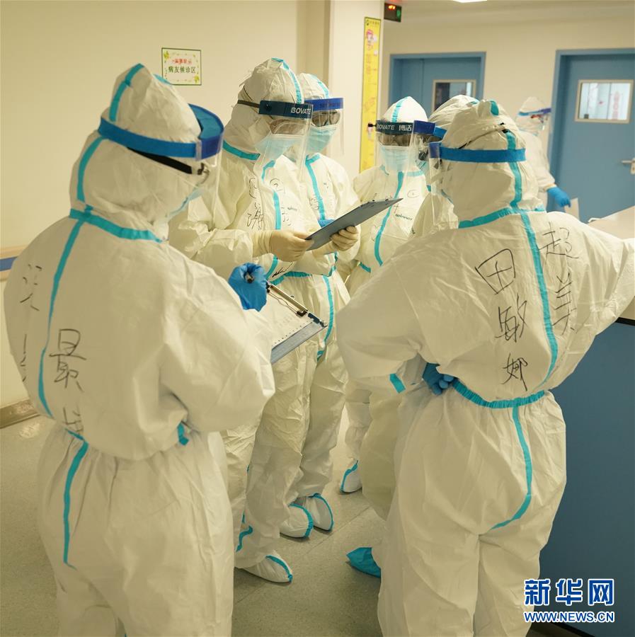 （新華全媒頭條·圖文互動）（8）“與國家同舟，與人民共濟(jì)”——新冠肺炎重癥救治同濟(jì)醫(yī)院戰(zhàn)“疫”直擊