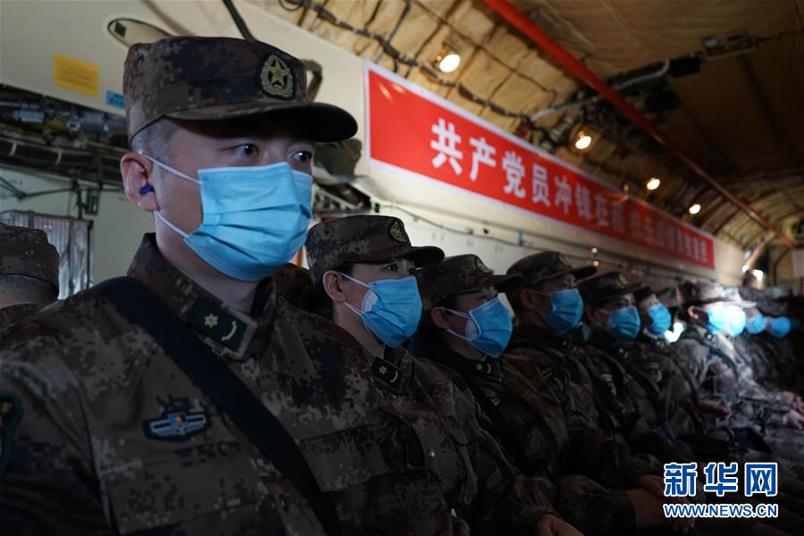 （一線抗疫群英譜·圖文互動）（4）起飛，在人民最需要的時刻——中部戰(zhàn)區(qū)空軍航空兵某團(tuán)支援湖北抗“疫”空運(yùn)記事