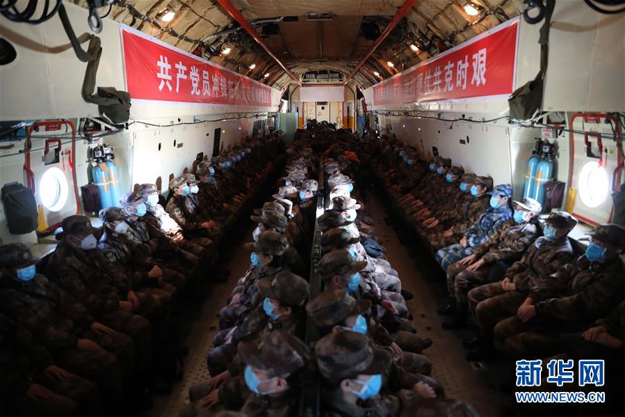 （一線抗疫群英譜·圖文互動）（5）起飛，在人民最需要的時刻——中部戰(zhàn)區(qū)空軍航空兵某團(tuán)支援湖北抗“疫”空運(yùn)記事