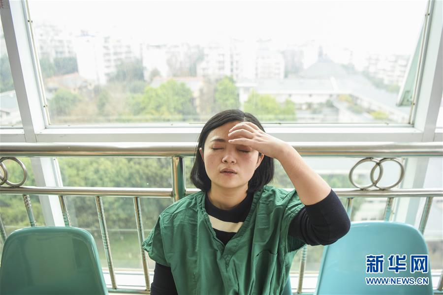 （一線抗疫群英譜·圖文互動(dòng)）（8）“我已躬身入局，勢(shì)要共渡難關(guān)!”——戰(zhàn)“疫”一線醫(yī)生黃霞