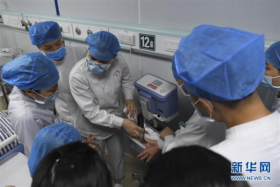 （圖文互動）（1）“你們逆行，我們護航”——廣西關愛一線醫(yī)務工作者見聞 
