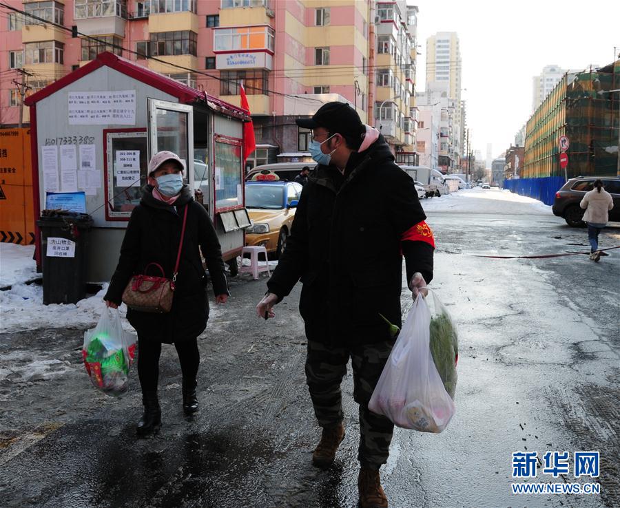 （聚焦疫情防控·圖文互動(dòng)）（1）不知你是誰(shuí)，知你為了誰(shuí)——社區(qū)戰(zhàn)“疫”志愿者群像