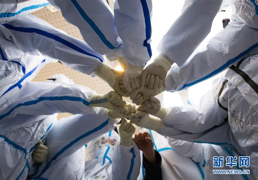 （新華全媒頭條·在習(xí)近平新時代中國特色社會主義思想指引下——新時代新作為新篇章·圖文互動）（2）同心戰(zhàn)“疫”彰顯人民至上——各地各部門貫徹落實習(xí)近平總書記重要指示精神統(tǒng)籌推進(jìn)疫情防控和經(jīng)濟社會發(fā)展 