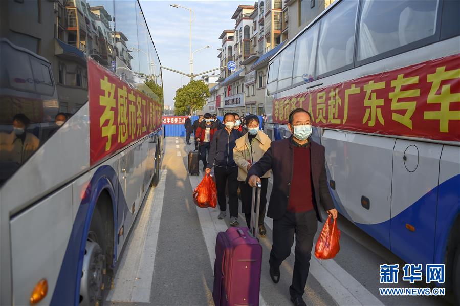 （新華全媒頭條·在習(xí)近平新時代中國特色社會主義思想指引下——新時代新作為新篇章·圖文互動）（5）同心戰(zhàn)“疫”彰顯人民至上——各地各部門貫徹落實習(xí)近平總書記重要指示精神統(tǒng)籌推進(jìn)疫情防控和經(jīng)濟社會發(fā)展 