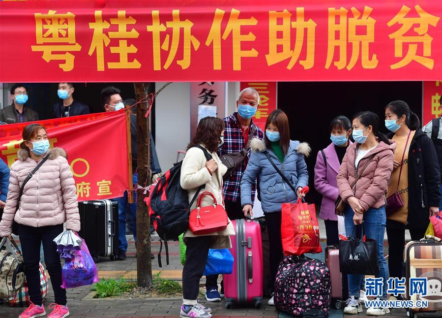 （新華全媒頭條·在習(xí)近平新時代中國特色社會主義思想指引下——新時代新作為新篇章·圖文互動）（6）同心戰(zhàn)“疫”彰顯人民至上——各地各部門貫徹落實習(xí)近平總書記重要指示精神統(tǒng)籌推進(jìn)疫情防控和經(jīng)濟社會發(fā)展 