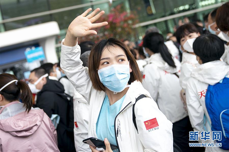 （新華全媒頭條·圖文互動(dòng)）（4）最美逆行者，武漢永遠(yuǎn)記得你！——首批援鄂醫(yī)療隊(duì)返程紀(jì)實(shí)