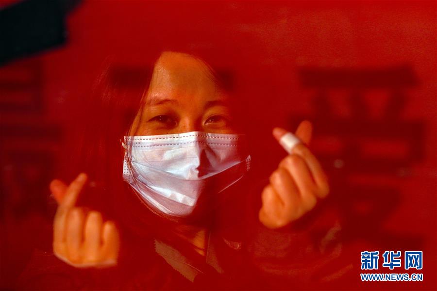 （新華全媒頭條·圖文互動(dòng)）（5）最美逆行者，武漢永遠(yuǎn)記得你！——首批援鄂醫(yī)療隊(duì)返程紀(jì)實(shí)