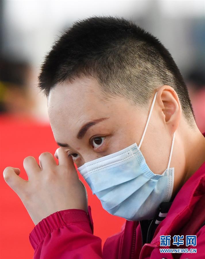 （新華全媒頭條·圖文互動(dòng)）（11）最美逆行者，武漢永遠(yuǎn)記得你！——首批援鄂醫(yī)療隊(duì)返程紀(jì)實(shí)