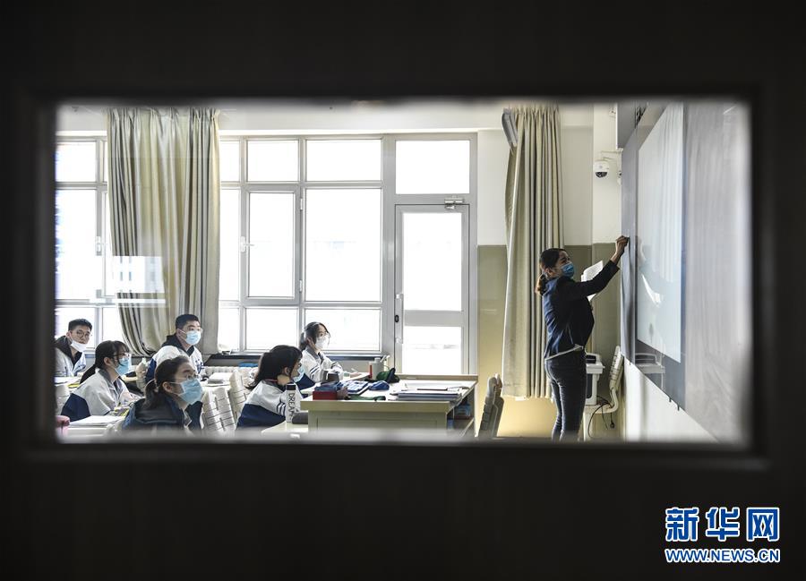 （圖文互動）（10）“早”安同學，“早”安老師！——新疆初高中畢業(yè)班復課一周回訪見聞
