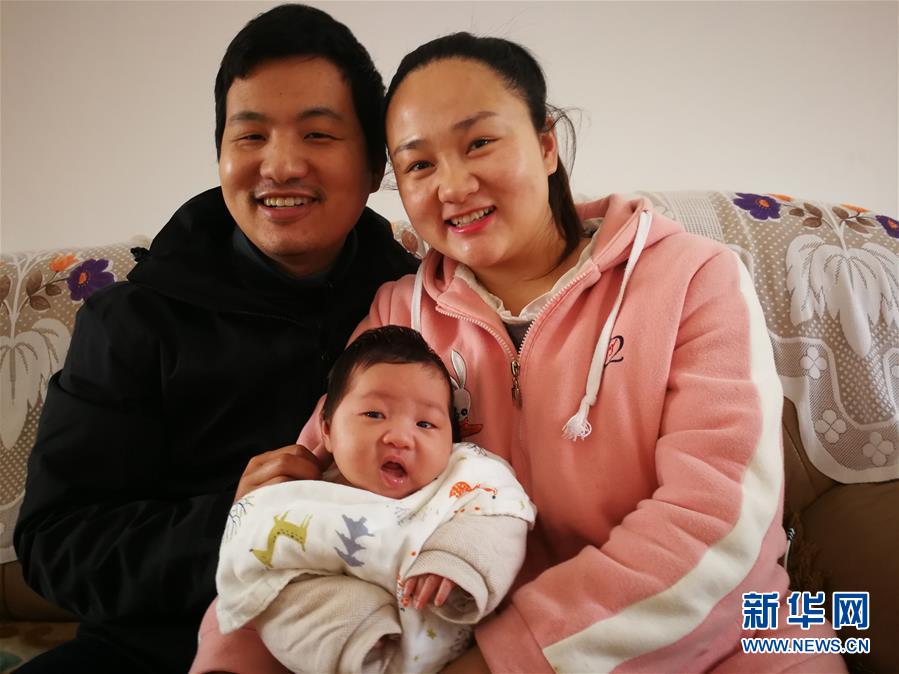 （一線抗疫群英譜·圖文互動）（6）羅文浩：“女兒，你的名字里有溫暖，有榮光！”