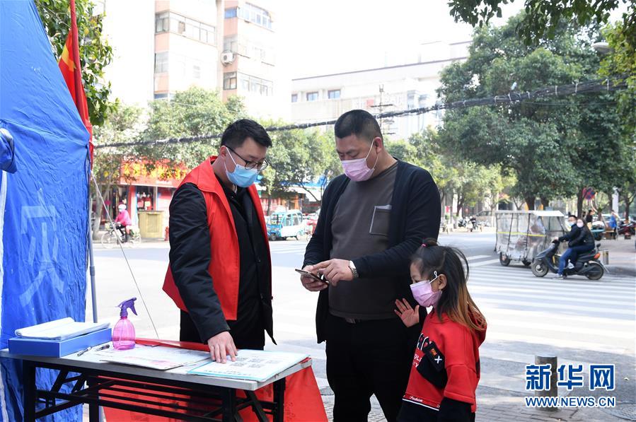 （一線抗疫群英譜·圖文互動）（1）“再年輕，也要學(xué)做頂梁柱”——記“95后”干警李文超