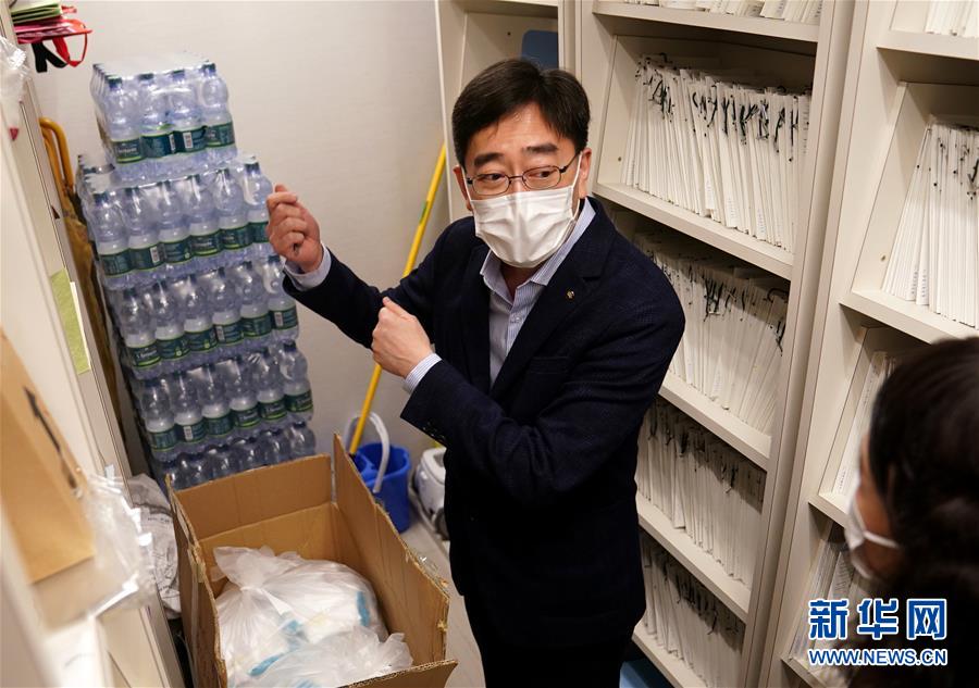 （香港故事·圖文互動）（3）從“非典”到新冠，一位香港醫(yī)生親歷的兩次抗疫