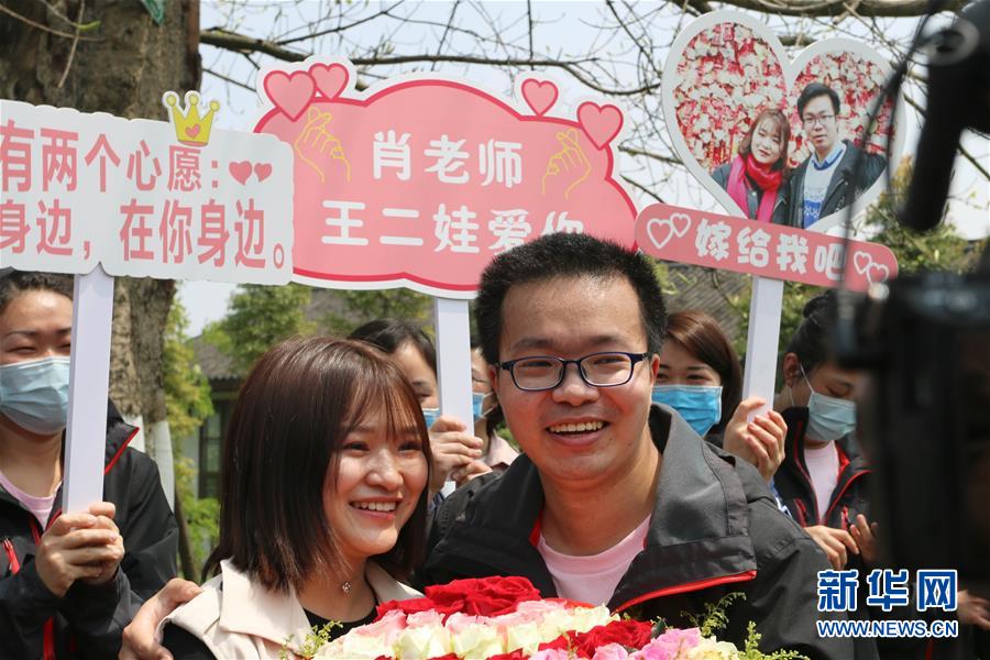 （新華全媒頭條·圖文互動(dòng)）（12）“我看不見你的樣子，但我知道你是誰”——寫在國際護(hù)士節(jié)來臨之際