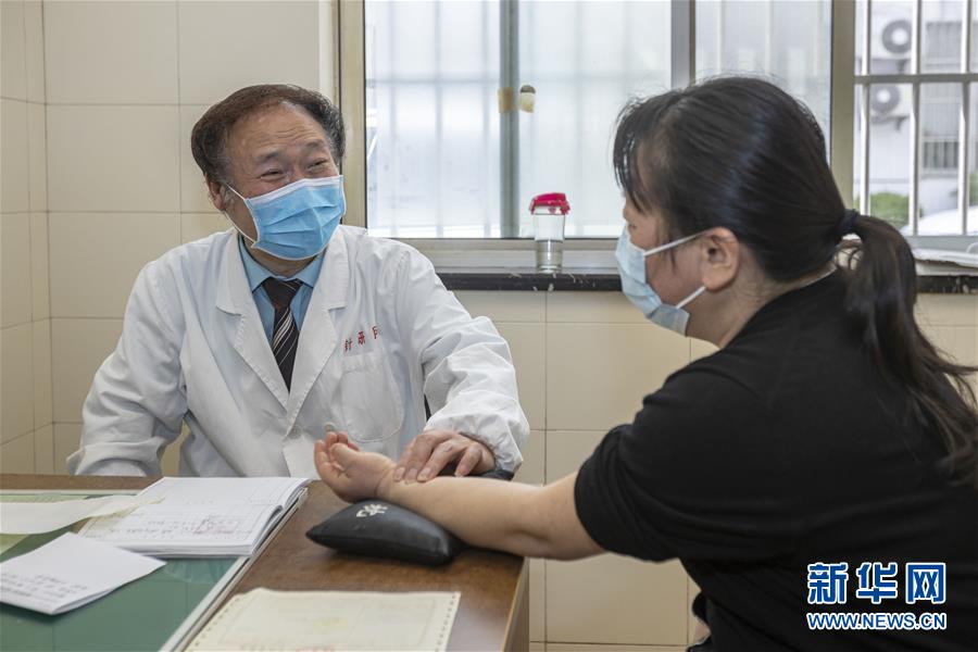 （代表委員履職·圖文互動）（4）“履職與行醫(yī)，都要精益求精”——全國政協(xié)委員吳煥淦履職記