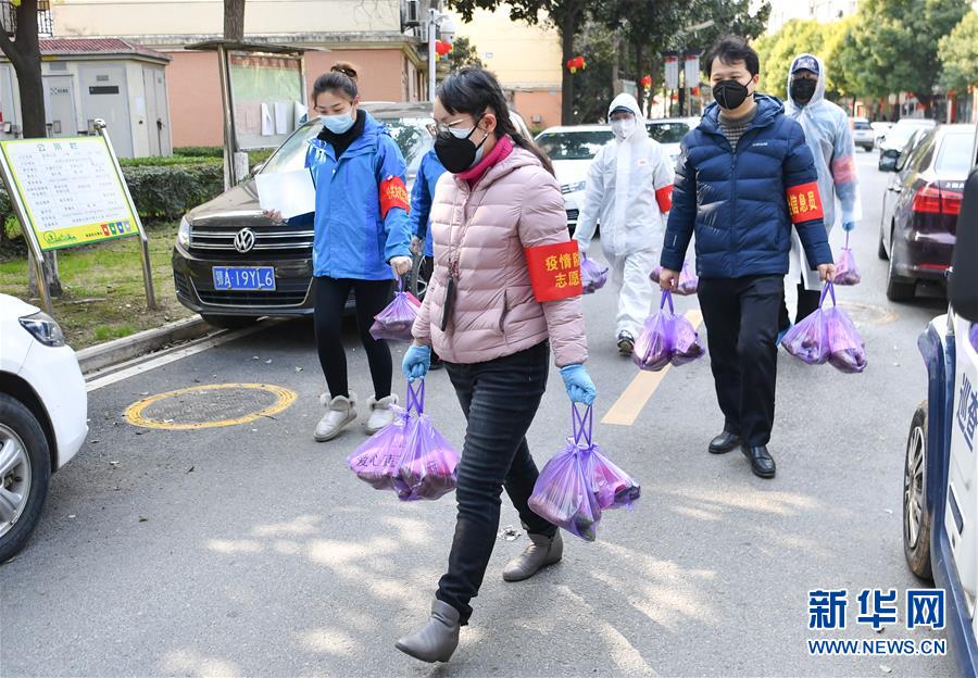（新華全媒頭條·圖文互動）（10）“始終把人民群眾生命安全和身體健康放在第一位”——中國抗疫彰顯“生命至上、人民至上”理念