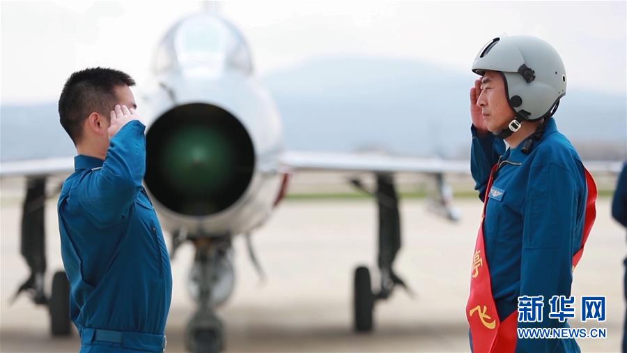 （圖文互動）（8）5290小時！中國空軍殲擊機飛行紀錄保持者光榮停飛