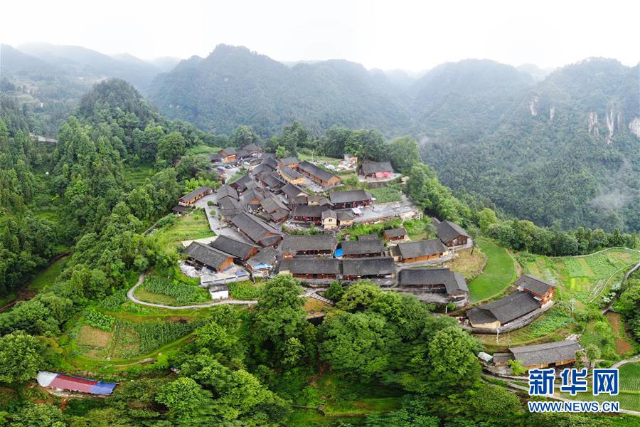 （新華全媒頭條·走向我們的小康生活·圖文互動(dòng)）（7）那山，那人，那苗寨——十八洞村三代人的奮斗史