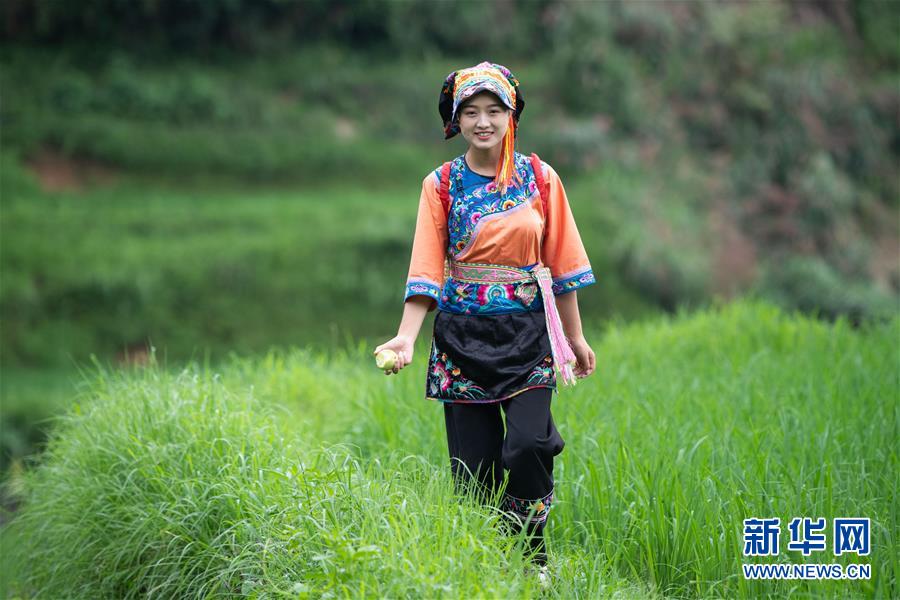 （新華全媒頭條·走向我們的小康生活·圖文互動(dòng)）（4）那山，那人，那苗寨——十八洞村三代人的奮斗史