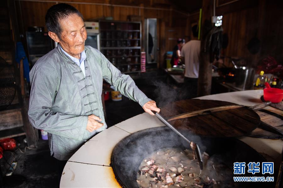 （新華全媒頭條·走向我們的小康生活·圖文互動(dòng)）（8）那山，那人，那苗寨——十八洞村三代人的奮斗史