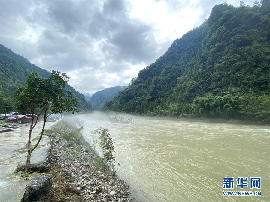 （防汛抗洪·圖文互動）（1）山洪襲來前，澧水河畔大轉(zhuǎn)移