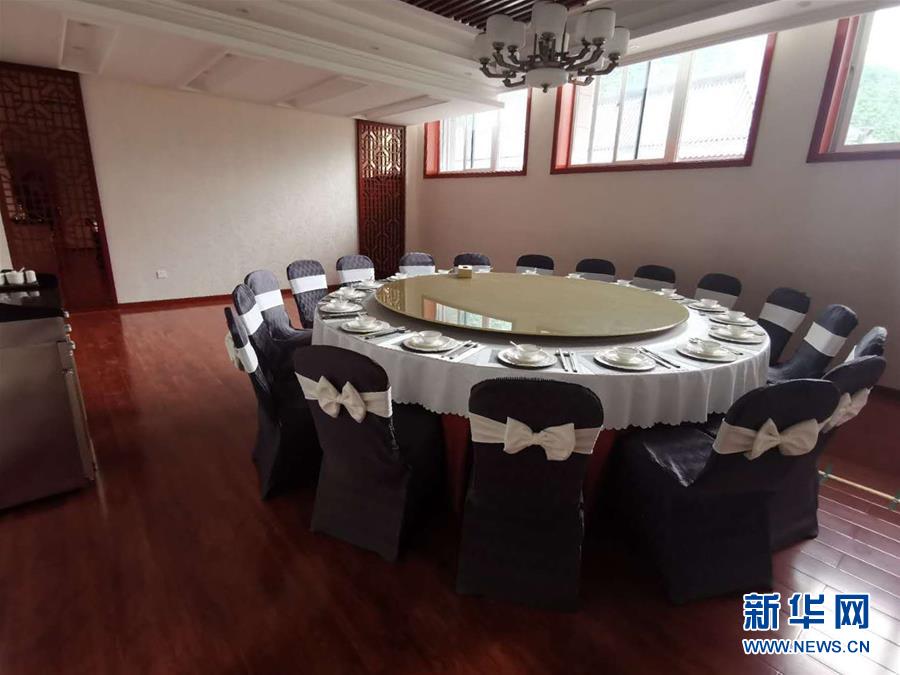 （新華視點·圖文互動）（7）學(xué)校建漂亮點本無錯，為何這所“豪華中學(xué)”讓人困惑？
