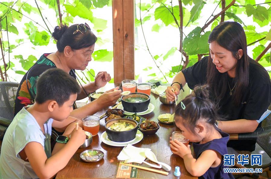 （在習(xí)近平新時代中國特色社會主義思想指引下——新時代新作為新篇章·習(xí)近平總書記關(guān)切事·圖文互動）（6）珍惜盤中餐，狠剎浪費風(fēng)——各地積極行動堅決制止餐飲浪費