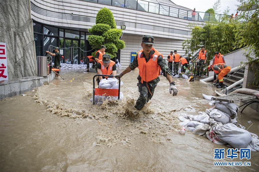 （防汛抗洪·圖文互動）（4）筑起防大汛的堅強防線——重慶防御長江、嘉陵江過境洪峰現(xiàn)場記錄