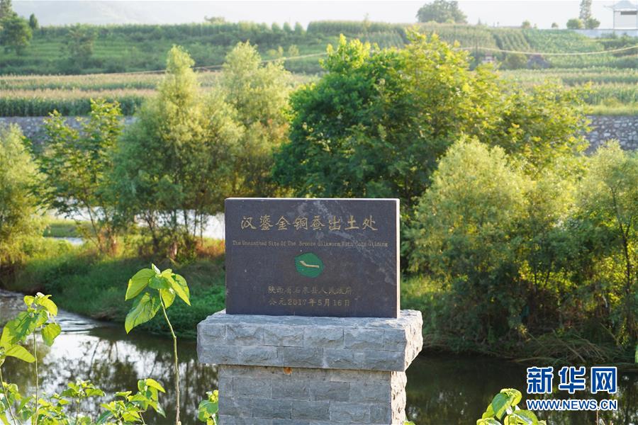 （走向我們的小康生活·圖文互動）（5）綠了青山，紅了日子——秦巴山區(qū)群眾繪出小康“調(diào)色板”