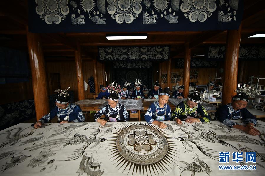 #（決戰(zhàn)決勝脫貧攻堅(jiān)·圖文互動）（5）一個小鎮(zhèn)“撬動”整縣脫貧——社會扶貧的貴州丹寨樣板
