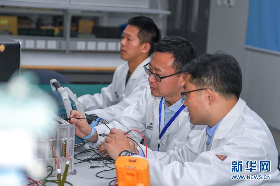 （在習(xí)近平新時代中國特色社會主義思想指引下——新時代新作為新篇章·習(xí)近平總書記關(guān)切事·圖文互動）（2）終不悔為國為民，攀高峰只爭朝夕——來自科學(xué)家們的動人故事