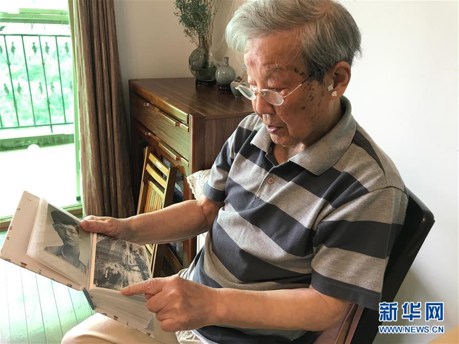 （紀(jì)念抗美援朝70周年·圖文互動）戰(zhàn)地金達萊，花兒為誰開？——記志愿軍老戰(zhàn)士文工隊員任紅舉