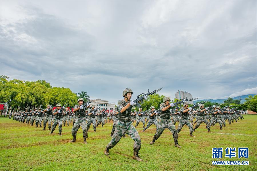 （在習(xí)近平強(qiáng)軍思想指引下·我們在戰(zhàn)位報(bào)告·圖文互動）（2）千里移防，鐵心跟黨走——南部戰(zhàn)區(qū)陸軍第75集團(tuán)軍某紅軍旅政治建軍、練兵備戰(zhàn)記事