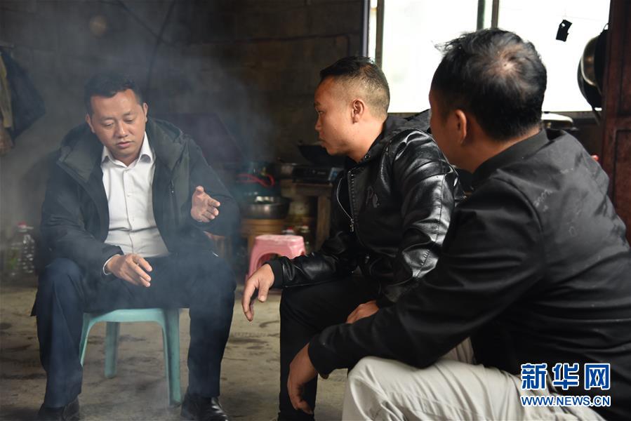 （決戰(zhàn)決勝脫貧攻堅·圖文互動）“父親未完成的事業(yè)，我來完成”——貴州父子接力脫貧攻堅