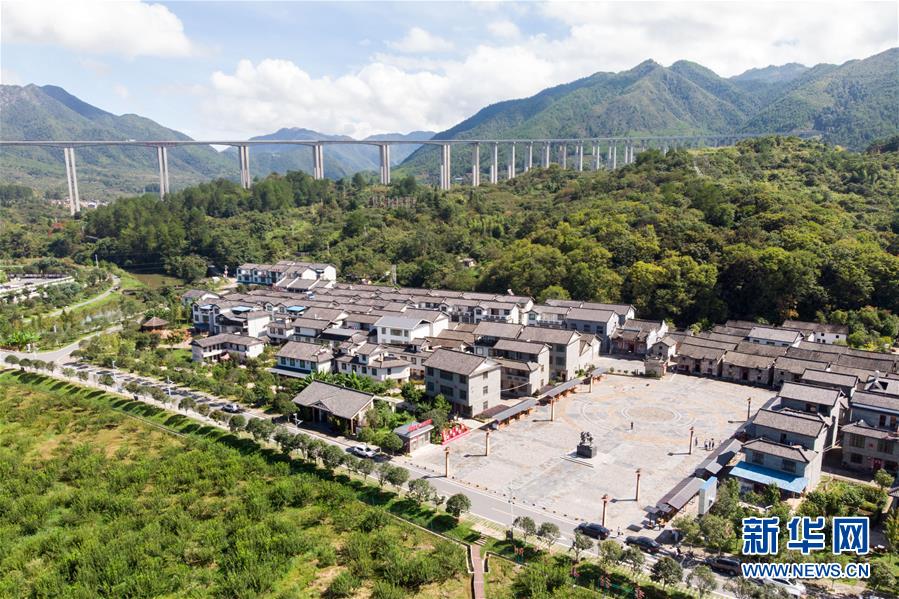 （習(xí)近平的小康故事·新華網(wǎng)·圖文互動）（3）“真正解決好基層群眾看病難、看病貴問題”——習(xí)近平和群眾健康的故事